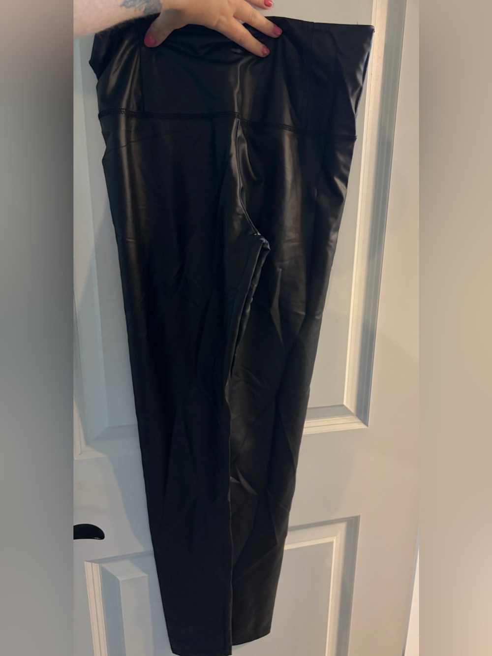Womens Black Faux-Leather leggings